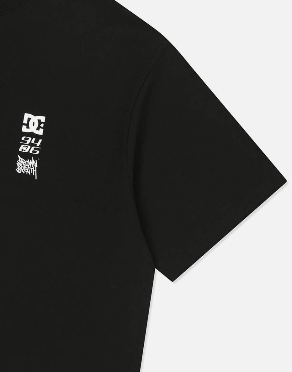 DC X BROWNBREATH CHUNKY TEE (DG21ST900BLA)