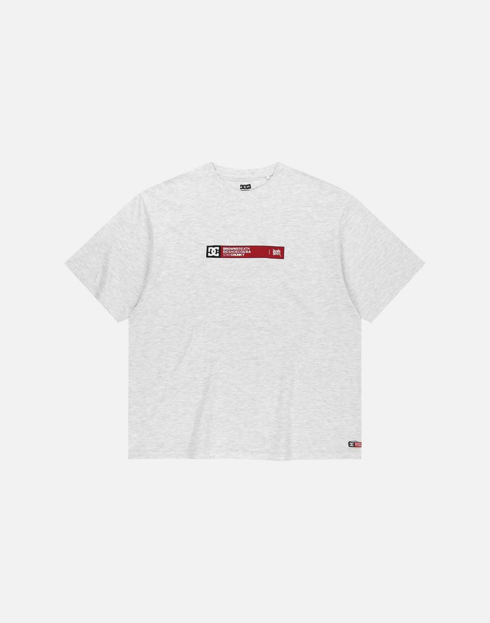 DC X BROWNBREATH SLOGAN TEE (DG21ST903ASH)