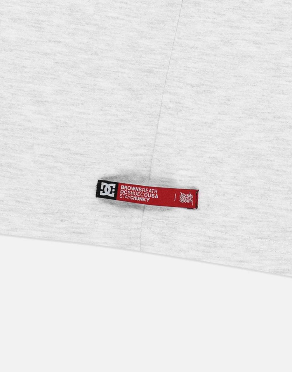 DC X BROWNBREATH SLOGAN TEE (DG21ST903ASH)