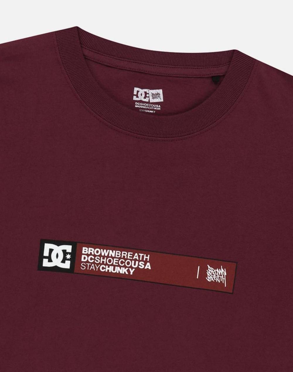 DC X BROWNBREATH SLOGAN TEE (DG21ST903BUR)