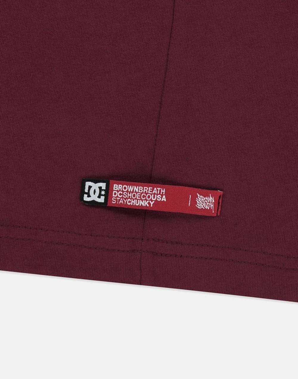 DC X BROWNBREATH SLOGAN TEE (DG21ST903BUR)
