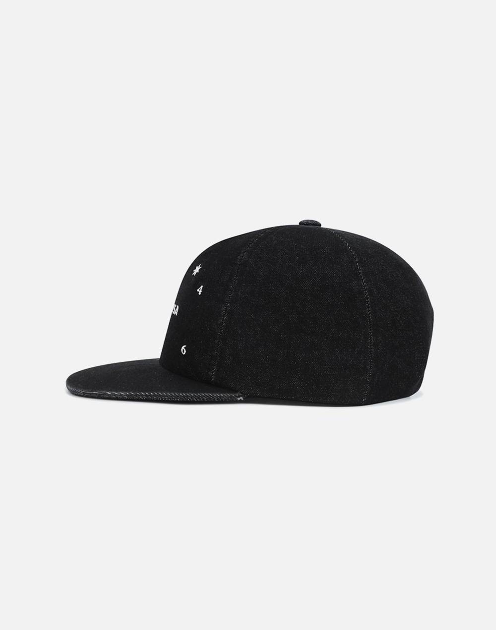 DC X BROWNBREATH SYMBOL CAP (DG23CP907BLA)