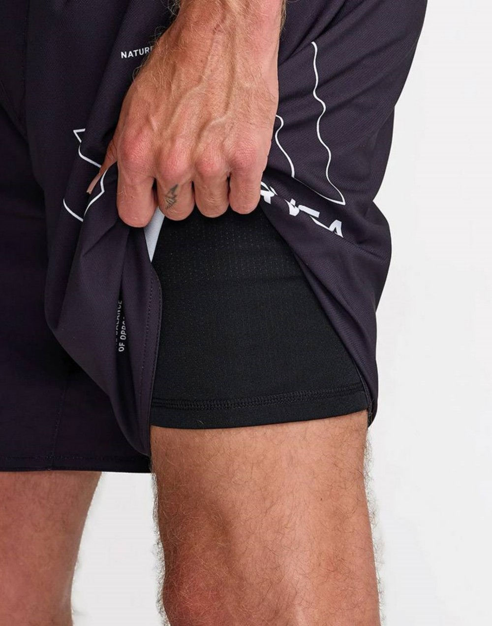 루카 남성 YOGGER 2 IN 1 SHORT 17인치 쇼츠 (VG11WK043RVB)