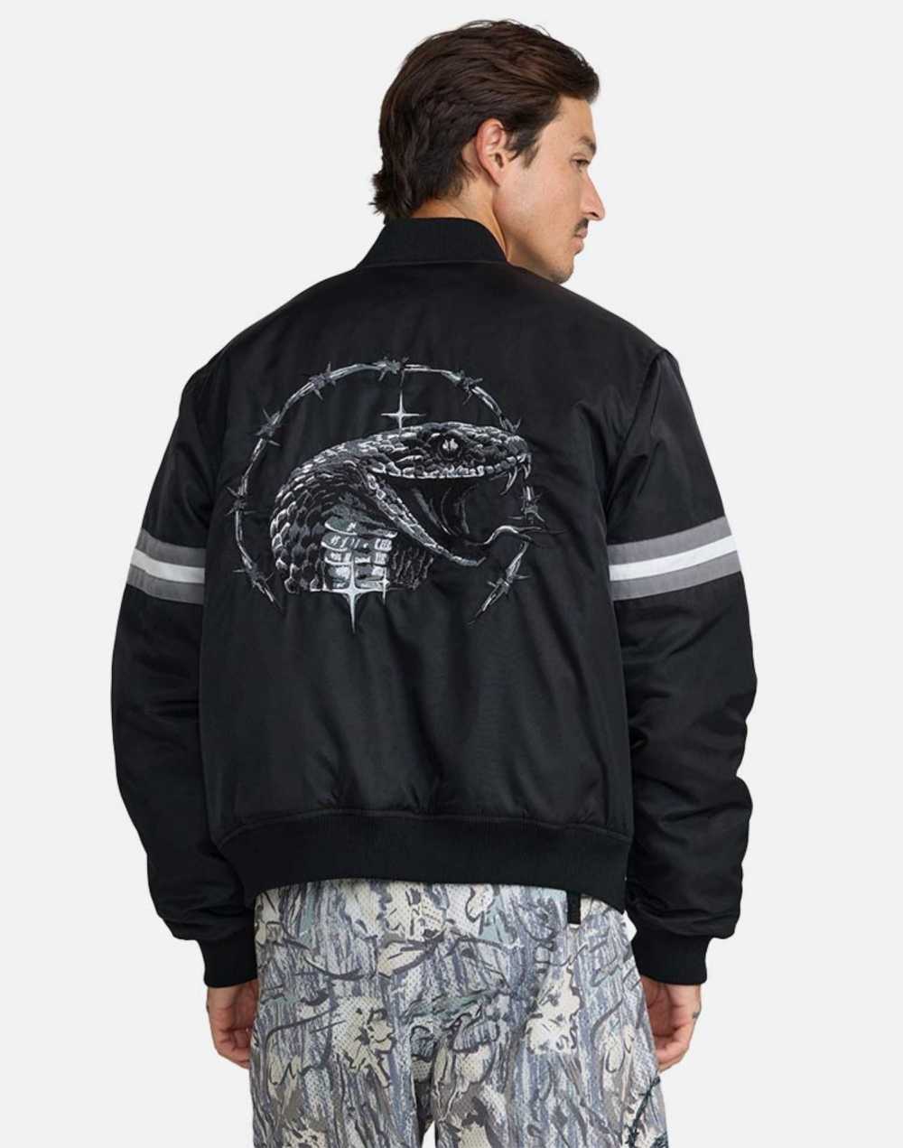 RVCA x Tapout SATIN 봄버 재킷 (VG31JK053BLK)