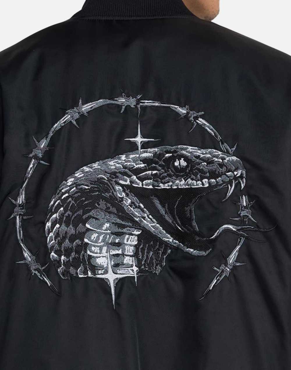 RVCA x Tapout SATIN 봄버 재킷 (VG31JK053BLK)